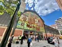 die Markthalle Las Atarazanas mit der Monumentenwand
