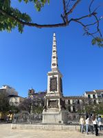 Obelisk an der Plaza de la Merced 