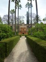 Kein Wunder also, dass die Gärten dementsprechend großzügig angelegt wurden