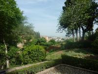 Vor der Burg selbst hatten wir schon eine schöne Aussicht auf die Gärten und auch auf Granada selbst