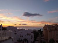 Blick auf die Hotelanlage bei Sonnenaufgang 