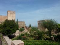 Eine bunte Mischung aus alten Mauern und wunderbaren Gartenanlagen