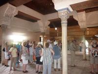 In einer Epoche mit der Alcazar von Sevilla entstanden, ähneln sich die Bauten sehr