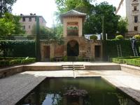 Mit viel Wasser und diversen kleinen Gebäuden