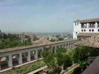 Über die Mauer hinweg konnten wir wieder auf Granada herabblicken