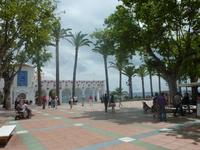 Unter diesen Säulen stießen wir zum Abschluss unserer Reise auf selbige an