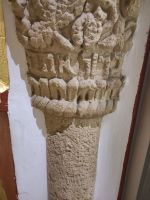 Säule mit hebräischer Inschrift