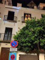 Die Giralda spiegelt sich im Fenster