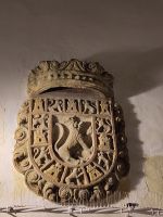 Der Löwe im Wappen an der Plaza de la Luna in Córdoba sieht eher wie King Louis aus dem Dschungelbuch aus, als wie eine Großkatze