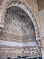 Früher war die Alhambra mal farbiger - hier sieht man Reste davon