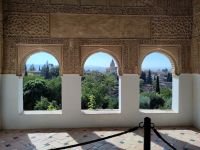 Blick auf die Alhambra aus einem Pavillon des Generalife
