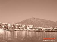 Hafen von Marbella in anderer Farbe