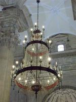 Leuchter in der Kirche