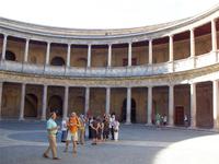 ... im Palast Karls V.