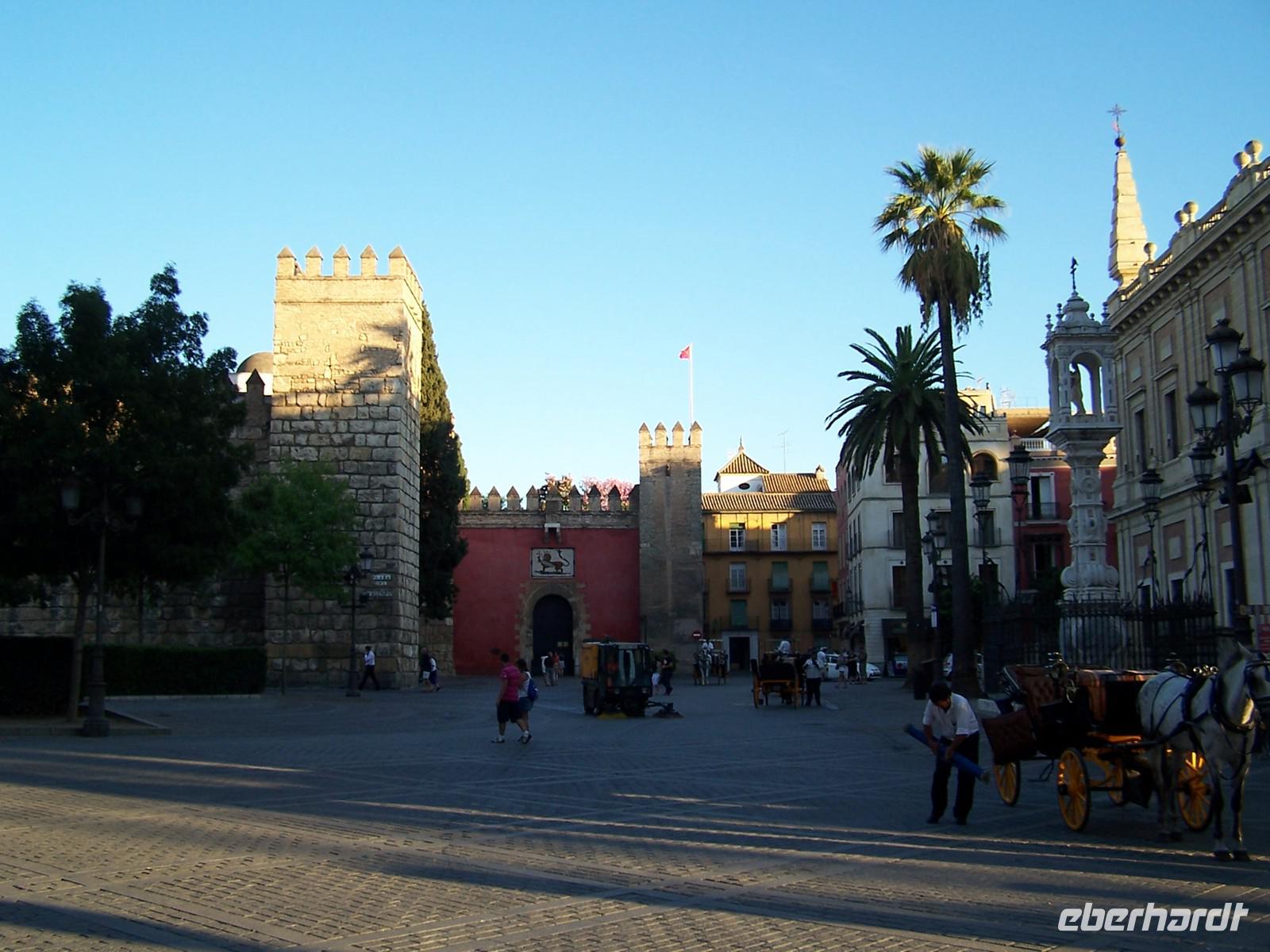 Blick auf das Eingangstor zum Alcazar