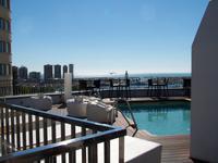 Blick von der Dachterrasse unseres Hotels in Richtung Hafen 