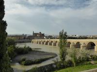 Blick auf die Puente Romana und Cordoba