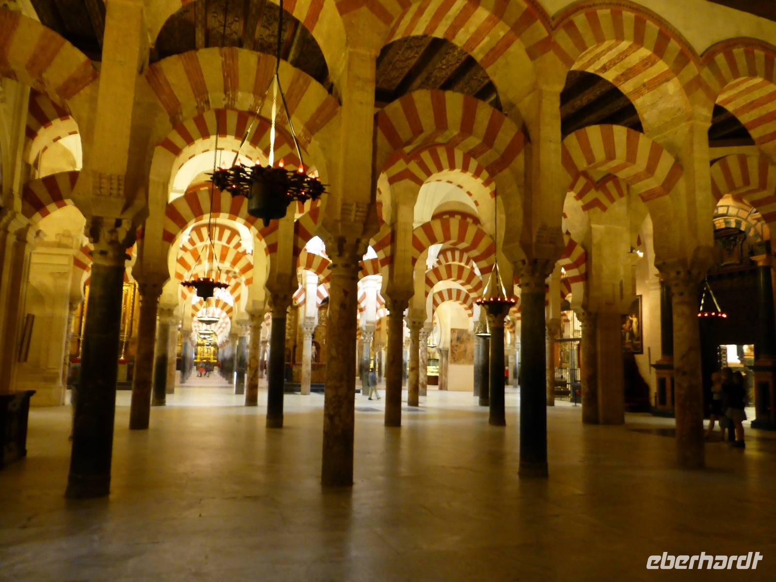 Cordoba - Säulenwald in Mezquita Kathedrale (1)