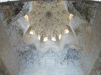 Wabenähnlicher Baustil im Turm der Alhambra