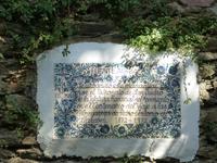 Tafel an einer Quelle mit 4 verschiedenen Geschmäckern in der Sierra Nevada