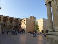 Cordoba - Puerta del Puente Triunfo und Mezquita