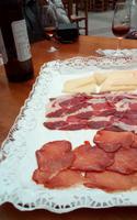 Wir lassen uns die verschiedenen Sherry-Weine mit spanischen Leckereien schmecken.