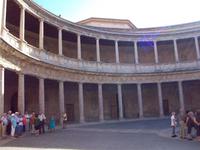 im Palast Karls V.