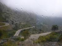 Serpentinen im Regen