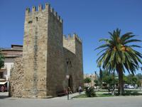 Ein historisches Stadttor in Alcudia