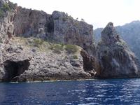 Bootsfahrt entlang der bizarren Felsenküste nach Port de Soller
