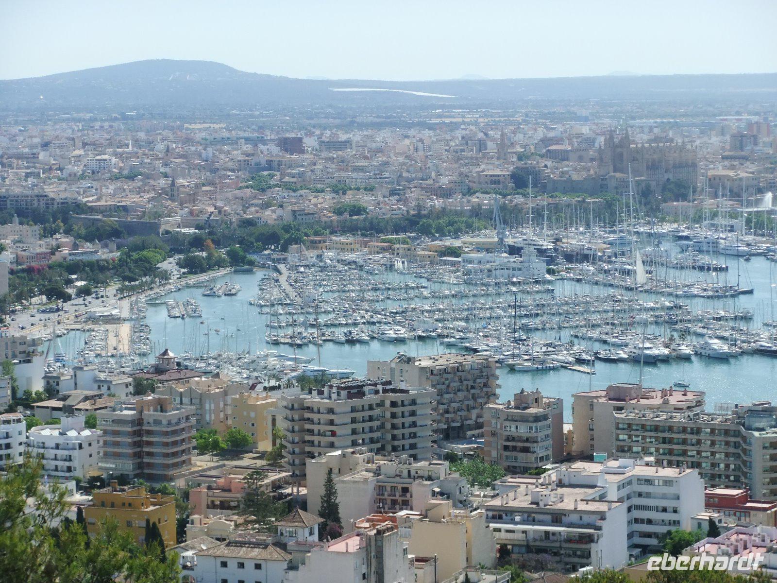 Blick vom Schloss Bellver auf Palma