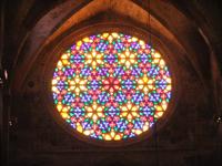 Diese Fensterrose ist das größte Kirchenfenster der Welt