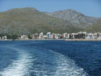 Bootsfahrt entlang der Küste