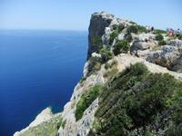 Hier findet man 200 m hohe Steilfelsen