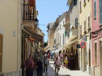 In den engen Gassen von Alcudia