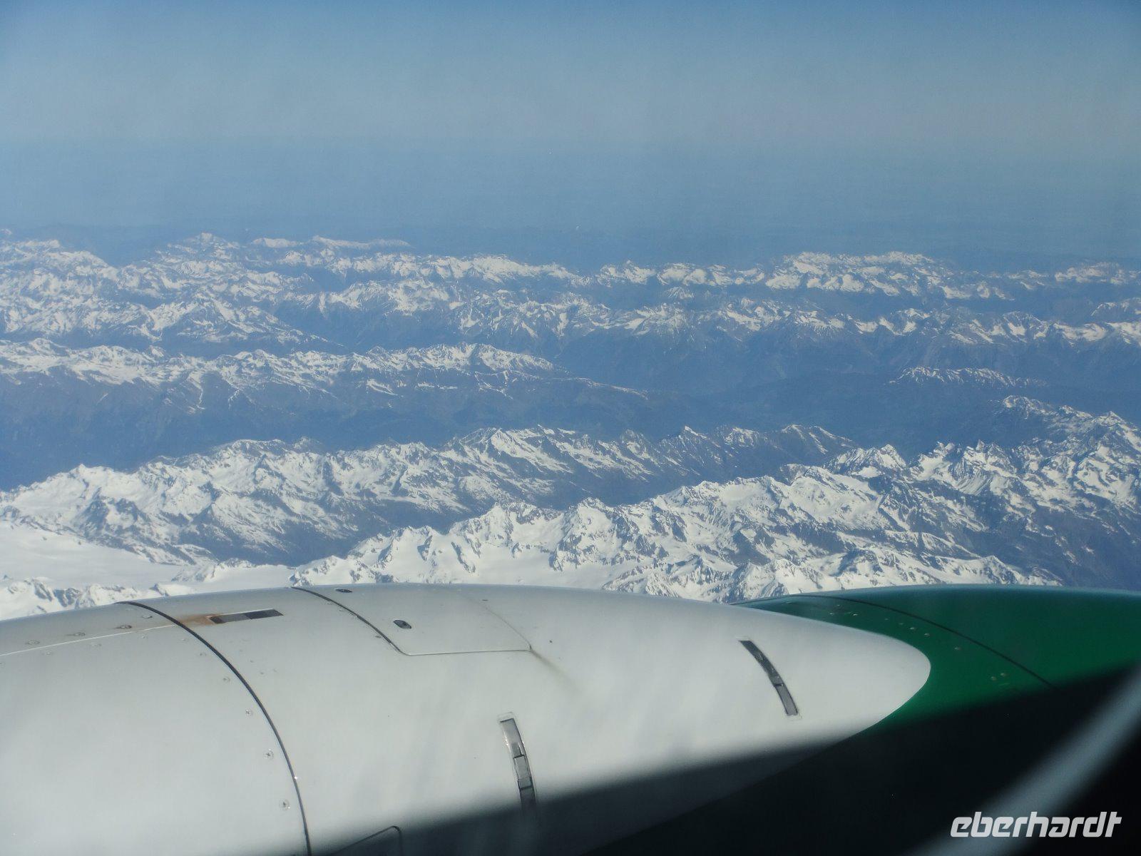 Der Rückflug bietet noch einmal faszinierende Blicke auf die Alpen