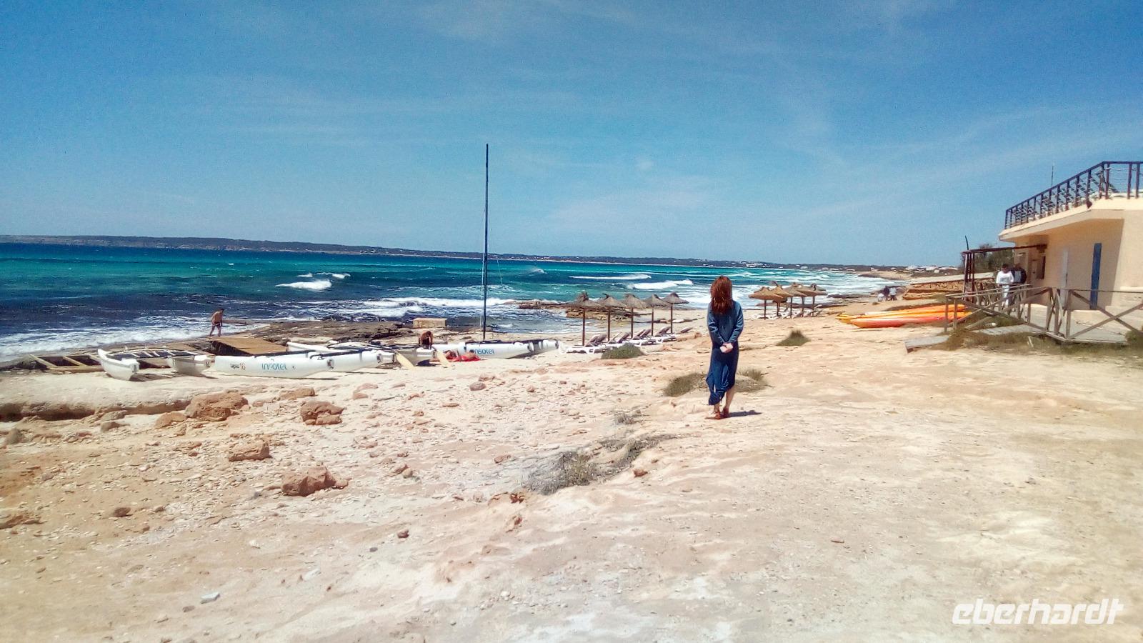 Platja Migjorn: Unsere lokale Reiseleiterin Maren genießt ihn noch jeden Tag aufs Neue :)