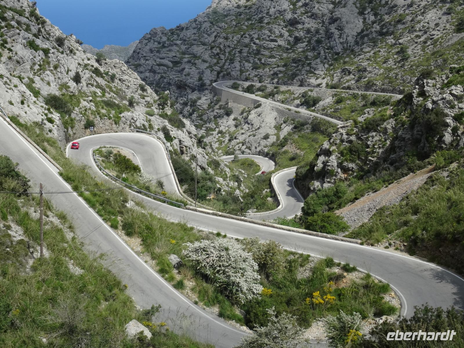 Blick auf die Serpentinen auf dem Weg zum Krawattenknoten