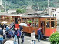 Umstieg in die Straßenbahn