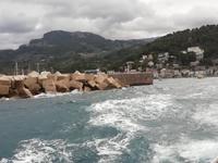 Hinaus geht es auf stürmische See