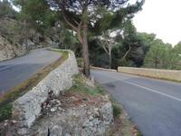 Über enge Serpentinen geht hinauf zum Wallfahrtsort San Salvador