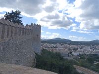 Santuari de San Salvador und Blick auf die Stadt Artà  - Mallorca
