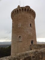 Auf dem Dach - der Turm im Castello Bellver in Palma de Mallorca