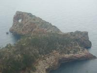 Felsen mit Loch bei Deja