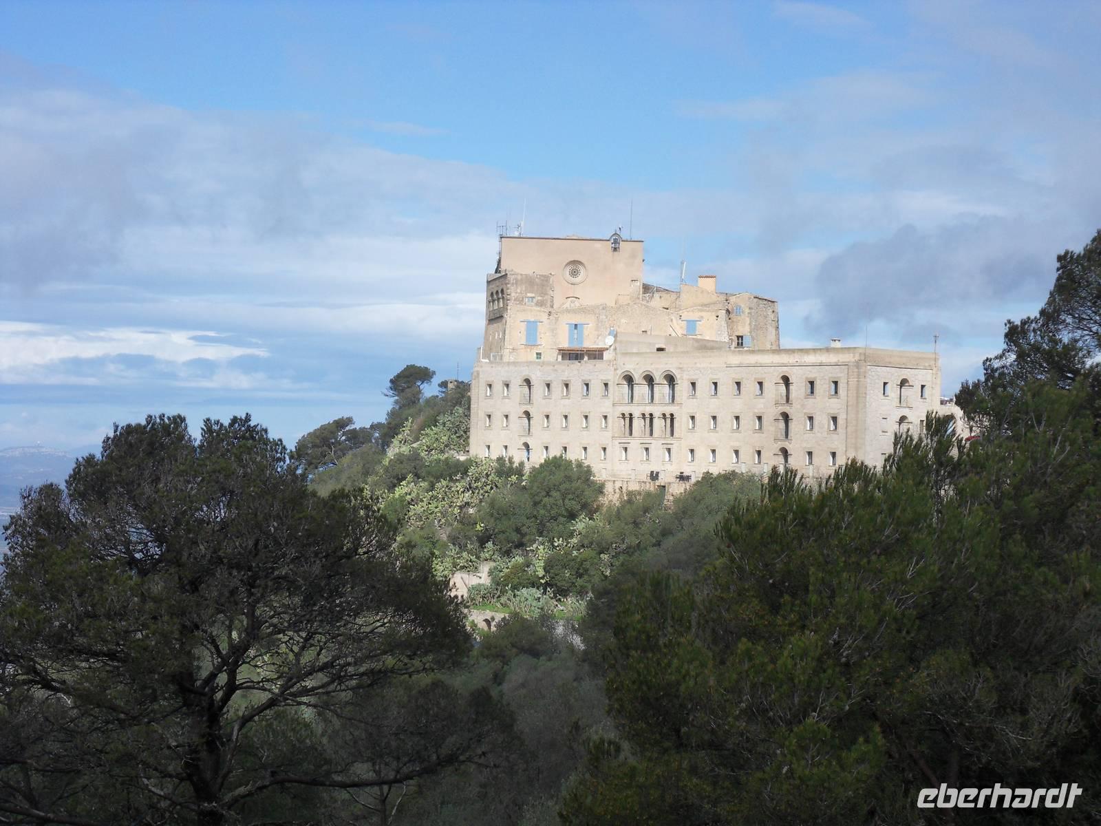 Das Kloster im Sonnenschein
