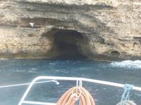 Felshöhlen an der Küste