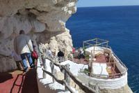 086-Cova d´en Xoroi - Abstieg zu der Höhle