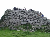 Besteigung des Talayot von Binicodrelli de Darrera