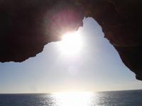 Cova d'en Xoroi - Naturhöhle am Meer 