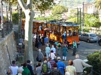 Umstieg in die Straßenbahn